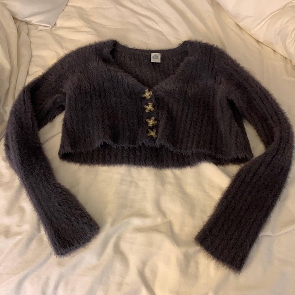 Urban Outfitters Cropped sweater